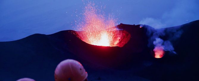 Gipfel und Vulkankrater Stromboli, Sizilien